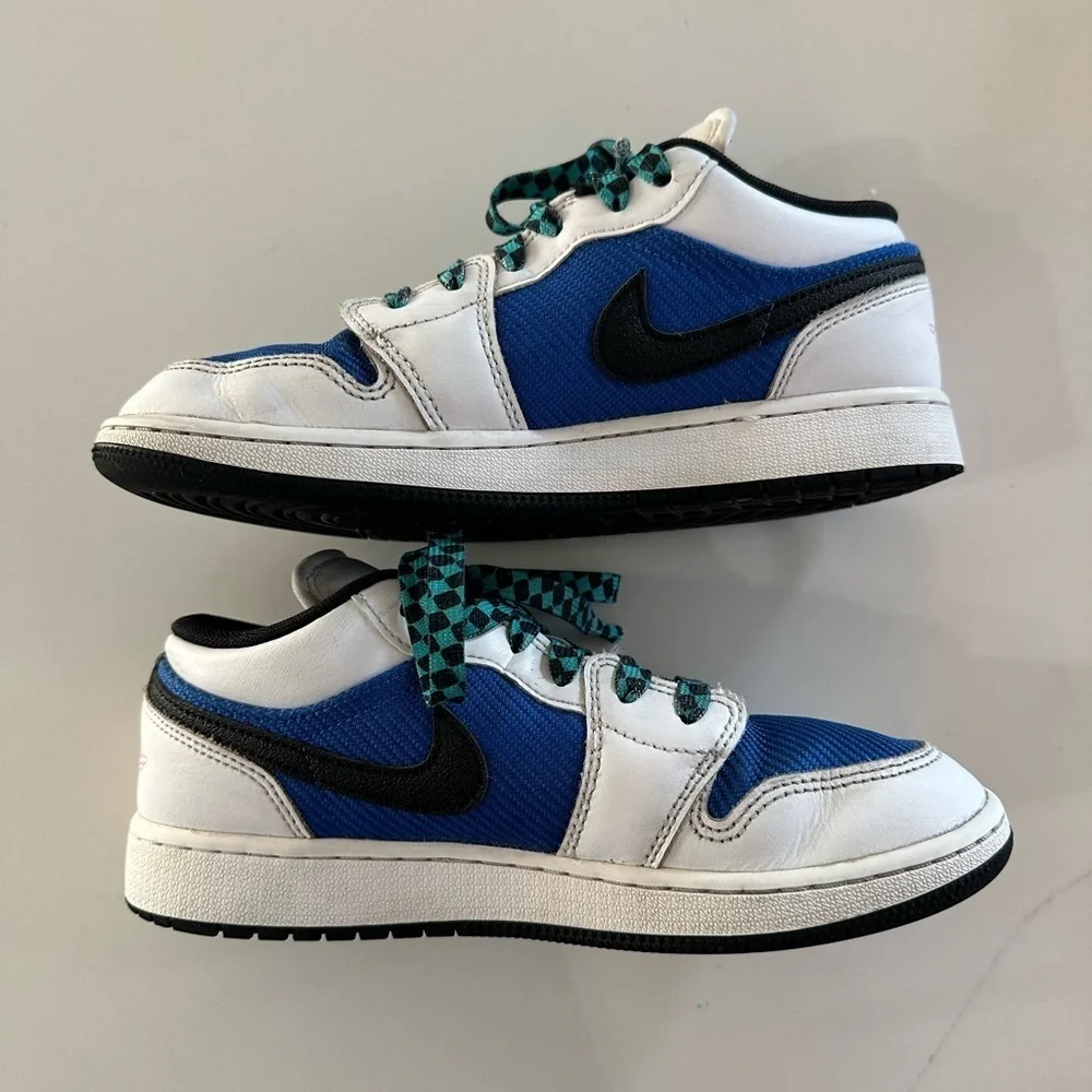 Nike Air Jordan 1 Low SE Big Kids' Shoes size 4.5 royal blue Jade